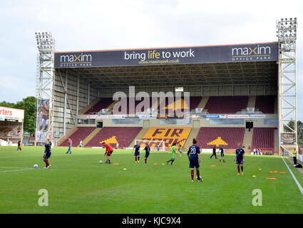 MOTHERWELL, ÉCOSSE - 14 juin 2014 : Les femmes national de l'Écosse d'entraînement de l'équipe de football avant un match international contre la Suède Banque D'Images