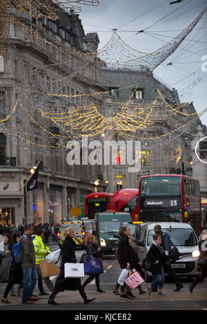 Le vendredi noir des ventes sur Regent Street, Central London, England, UK Banque D'Images