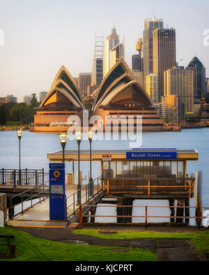 L'Opéra de Sydney au lever du soleil, Kirribilli, Sydney, Nouvelle-Galles du Sud, Australie Banque D'Images