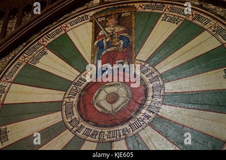 Table ronde suspendue dans le Grand Hall du château de Winchester, Winchester, Royaume-Uni Banque D'Images