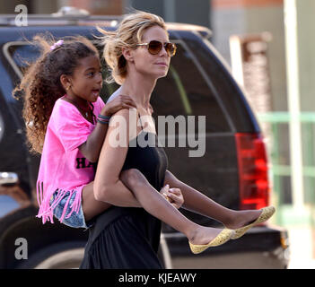 NEW YORK, NY - 10 JUIN : Heidi Klum avec ses enfants - fils Henry Samuel, fils Johan Samuel, fille Helene (Leni) Samuel et fille Lou Sulola Samuel - sont vus le 10 juin 2016 à New York City People : Heidi Klum, Kids Banque D'Images