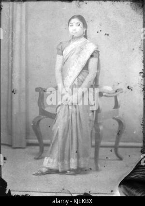 Studio photo d'une dame indienne (1930) négatif sur plaque de verre Banque D'Images