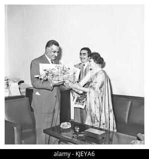 Nasser qui reçoit le journaliste indien Karanjia et sa femme (1) Banque D'Images