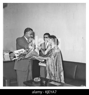 Nasser qui reçoit le journaliste indien Karanjia et sa femme (2) Banque D'Images