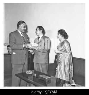 Nasser qui reçoit le journaliste indien Karanjia et sa femme (4) Banque D'Images