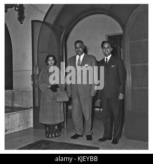 Nasser recevant un journaliste indien et sa femme, 1959 (04) Banque D'Images