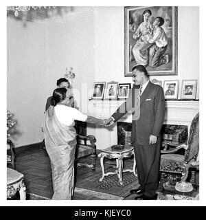 Nasser qui reçoit le vice-ministre indien de l'intérieur (04) Banque D'Images