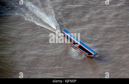 Bateau à longue queue sur le Chai Phraya, Bangkok, Thaïlande Banque D'Images