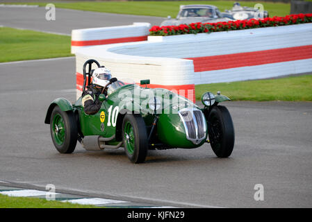 1953 Frazer Nash Le Mans entraîné par Patrick Blakeney-Edwards administré par Martin Hunt course dans le trophée commémoratif Mars Freddie au Goodwood Revival Banque D'Images