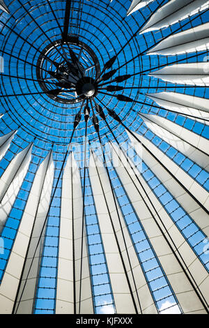 Allemagne, Berlin - 15 mai 2017. La vitre de toit sur le Sony Centre au centre de Berlin. Banque D'Images