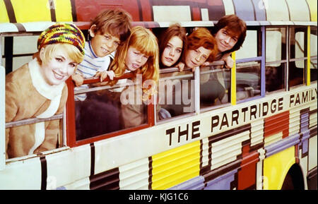 La famille PARTRIDGE Screen Gems série télévisée américaine 1970-1974 . J'ai moulé la saison à partir de la gauche : Shirley Jones, Jeremy Gelbwaks, Suzanne Crough, Susan Dey,, Danny Bonaduce, David Cassidy Banque D'Images