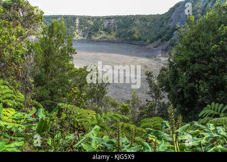 Vue sur le lac de magma, Parcours jungle Hawaii Big Island Banque D'Images