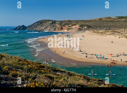 Praia da Amoreira, plage des surfeurs la Costa Vicentina, Algarve, Portugal Banque D'Images