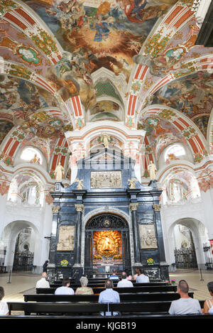 Einsedeln, Suisse - 3 août 2017 : la vierge noire sur la dame chapelle à l'abbaye d'Einsiedeln en Suisse Banque D'Images