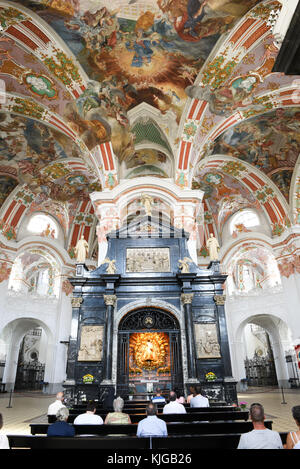 Einsedeln, Suisse - 3 août 2017 : la vierge noire sur la dame chapelle à l'abbaye d'Einsiedeln en Suisse Banque D'Images