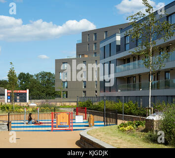 Soulevées Central jardin avec aire de jeux. Walthamstow Stadium développement immobilier, Walthamstow, Royaume-Uni. Architecte : Conran et partenaires , 2017 Banque D'Images