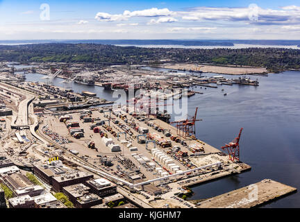 Terminal de fret massive dans le Puget Sound Banque D'Images