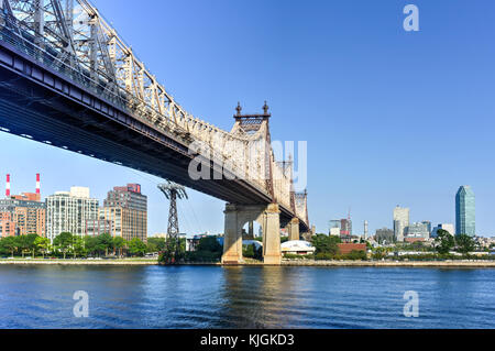 Ed Koch Queensboro Bridge de Manhattan. Il est aussi connu sous le nom de 59th Street Bridge car il est situé entre les 59e et 60e rues. Banque D'Images