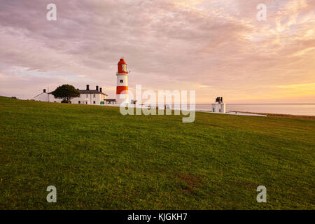 Souter phare est un phare situé dans le village de marsden à South Shields, Tyne et Wear, Angleterre. sur un matin au lever du soleil d'été.juillet Banque D'Images