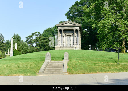 Tombeau majestueux dans le centre historique de Greenwood cemetery de Brooklyn, New York. Banque D'Images