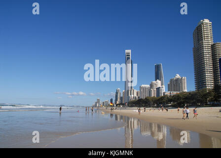 La plage de Surfers Paradise, Australie Banque D'Images