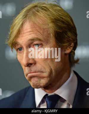 ADVENTURA, FL - JANVIER 07: Michael Bay participe à Miami examen spécial des "13 heures: Les soldats secrets de Benghazi" au centre commercial Aventura le 7 janvier 2016 à Aventura, Floride. Personnes: Michael Bay Banque D'Images