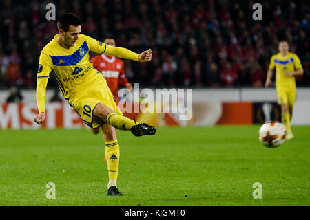 COLOGNE/ALLEMAGNE – 2 novembre 2017 : Mirco Ivanic du FC BATE en action lors du match contre le FC Köln à RheinEnergieStadion le 2 novembre 2017 à Colog Banque D'Images