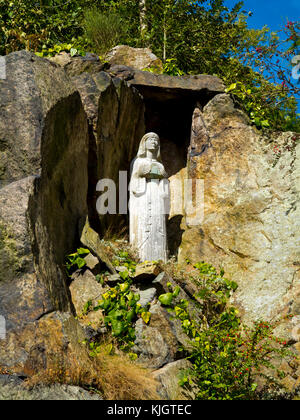 Calvaire sculpture par Père Vincent Eley 1965, à Mount St Bernard Abbey un monastère cistercien près de Coalville Leicestershire en Angleterre Banque D'Images