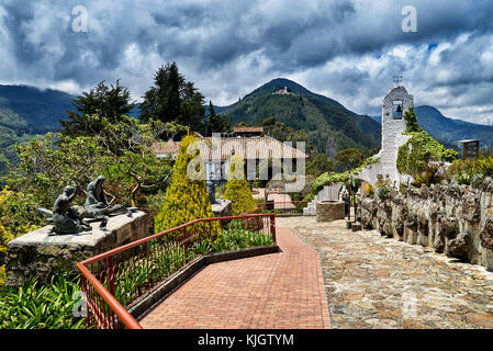 Vue du Cerro de Monserrate à Cerro de Guadalupe avec chemin de croix, Bogota, Colombie, Amérique du Sud Banque D'Images