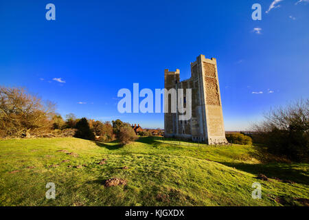 Orford, Suffolk, UK. 23 novembre, 2017. Météo France : un jour de grand froid au château de Orford, Suffolk. Credit : Angela Chalmers/Alamy Live News Banque D'Images