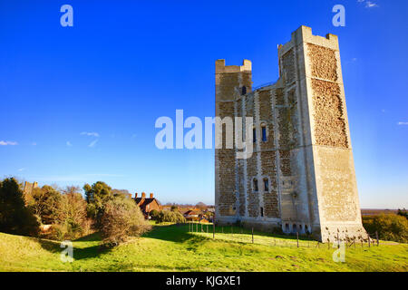 Orford, Suffolk, UK. 23 novembre, 2017. Météo France : un jour de grand froid au château de Orford, Suffolk. Credit : Angela Chalmers/Alamy Live News Banque D'Images