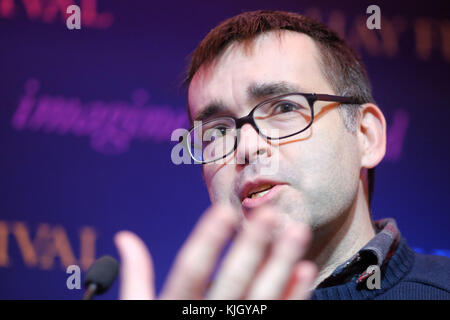 Hay Festival Week-end d'hiver - Novembre 2017 - L'auteur américaine Owen King parle de son nouveau livre Sleeping Beauties co-écrit avec son célèbre père Stephen King - Crédit : Steven Mai/Alamy Live News Banque D'Images