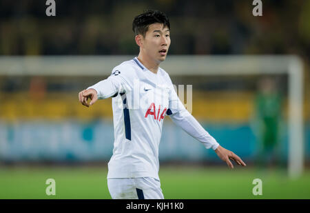 Le fils Heung-min de Tottenham réagit lors du match de football de l'UEFA Champions League entre Borussia Dortmund et Tottenham Hotspur au stade signal Iduna Park à Dortmund, Allemagne, le 21 novembre 2017. - PAS DE SERVICE DE FIL - photo : Thomas Eisenhuth/dpa-Zentralbild/ZB Banque D'Images