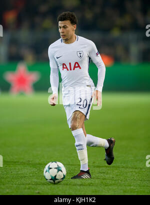 Le Dele Alli de Tottenham en action lors du match de football de l'UEFA Champions League entre le Borussia Dortmund et Tottenham Hotspur au stade signal Iduna Park à Dortmund, Allemagne, le 21 novembre 2017. - PAS DE SERVICE DE FIL - photo : Thomas Eisenhuth/dpa-Zentralbild/ZB Banque D'Images