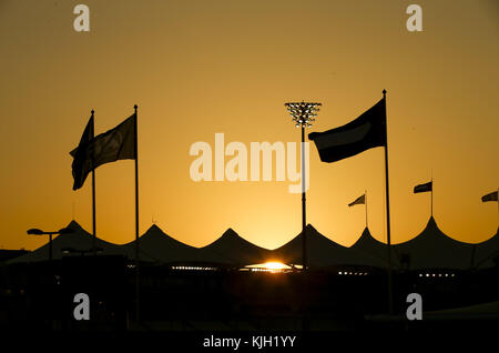 Abu Dhabi, eau. 23 novembre 2017. Sports mécaniques : Championnat du monde FIA de formule 1 2017, Grand Prix d'Abu Dhabi, circuit de Yas Marina, Sunset Credit : dpa Picture alliance/Alamy Live News Banque D'Images