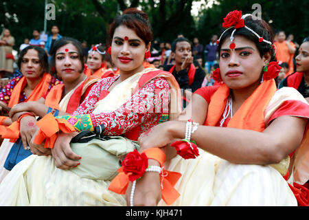 Dhaka, Bangladesh. Nov 24, 2017 troisième sexe bangladais. les gens prennent part à un programme au cours de la célébration de la journée internationale pour l'élimination de la violence contre les femmes, à Dhaka, au Bangladesh. crédit : sk Hasan Ali/Alamy live news Banque D'Images