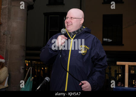 Hay festival week-end d'hiver - novembre 2017 - L'humoriste et acteur matt lucas à hay-on-wye centre ville pour allumer les lumières de Noël avant de parler au Hay Festival à propos de sa nouvelle autobiographie little me - crédit : Steven mai/Alamy live news Banque D'Images