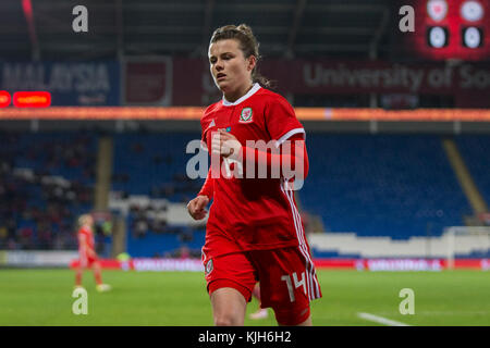 Cardiff, pays de Galles, Royaume-Uni, 24 novembre 2017. Hayley Ladd, du pays de Galles, lors du match de qualification pour la Coupe du monde féminine de la FIFA opposant le pays de Galles au Kazakhstan au stade de Cardiff. Crédit : Mark Hawkins/Alamy Live News Banque D'Images