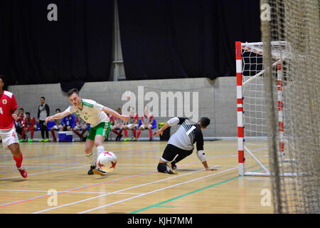 Gibraltar. 24 novembre 2017. Gibraltar FA 6-5 Irlande du Nord, International friendly, Tercennary Sports Hall, Gibraltar crédit : Stephen Ignacio/Alamy Live News Banque D'Images