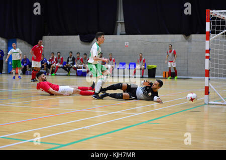 Gibraltar. 24 novembre 2017. Gibraltar FA 6-5 Irlande du Nord, International friendly, Tercennary Sports Hall, Gibraltar crédit : Stephen Ignacio/Alamy Live News Banque D'Images