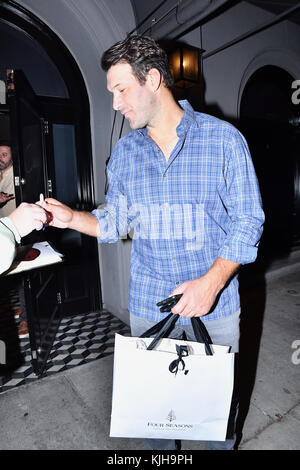 West Hollywood, CA, USA. 24 novembre, 2017. Tony romo et Jimmy Kimmel dîné ensemble au restaurant craigs dans weho crédit : vernon lamb/Alamy live news Banque D'Images