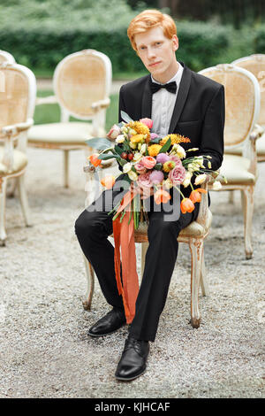 Marié avec des fleurs Banque D'Images