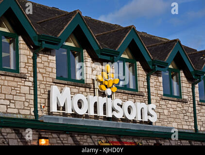 Morrison's Supermarket logo. Morrison's, le vieux Showground, Kendal, Cumbria, Angleterre, Royaume-Uni, Europe. Banque D'Images