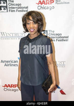 Tapis rouge Alfre Woodard 21e édition du programme Black perspectives du Chicago International film Festival, AMC River East, Chicago, il, USA le 21 octobre 2017 avec : Alfre Woodard où : Chicago, Illinois, États-Unis quand : 21 Oct 2017 crédit : Adam Bielawski/WENN.com Banque D'Images