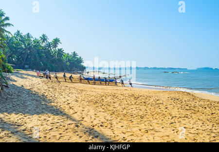 Bentota, Sri Lanka - 6 décembre 2016 : les plages de Ceylan sont célèbres parmi les touristes étrangers et les pêcheurs locaux, le 6 décembre dans b Banque D'Images