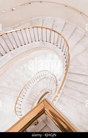 Escalier dans le palais polonais. château royal de Varsovie sur la liste du patrimoine mondial - l'unesco. Banque D'Images