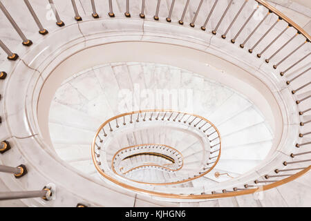 Escalier dans le palais polonais. château royal de Varsovie sur la liste du patrimoine mondial - l'unesco. Banque D'Images