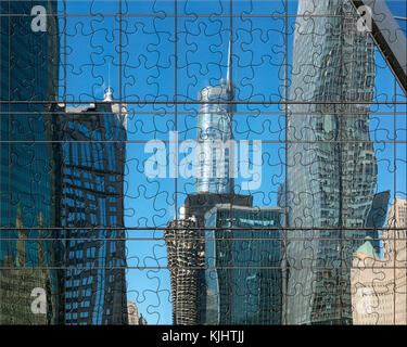 Réflexion déformée de l'architecture moderne et historique du centre-ville de Chicago et rendus dans le style puzzle Banque D'Images