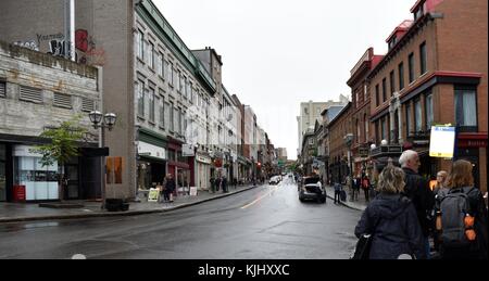 En montant un grand nombre des rues intéressantes dans la ville de Québec, Québec, Canada. Banque D'Images