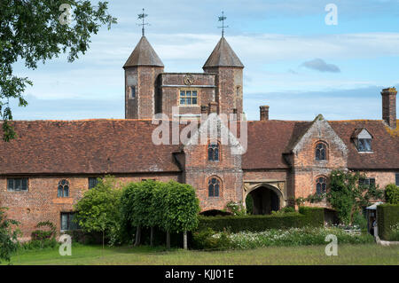 Château de Sissinghurst GARDEN (c 1560) CRANBROOK KENT ROYAUME UNI Banque D'Images